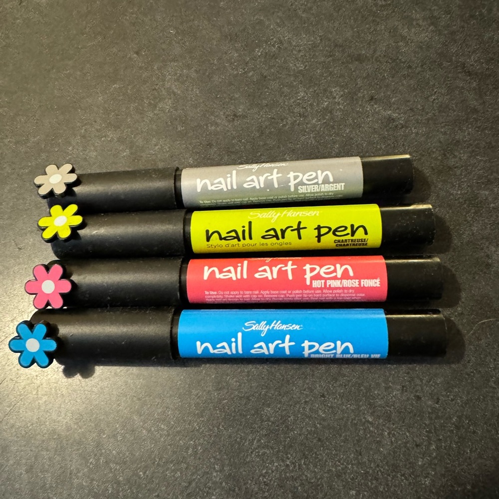 Nail art pens. 4 colours